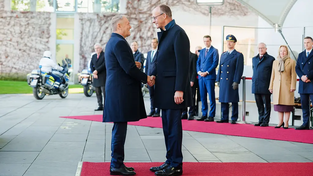 Federal Chancellor Merz receives Donald Tusk in the Federal Chancellery.