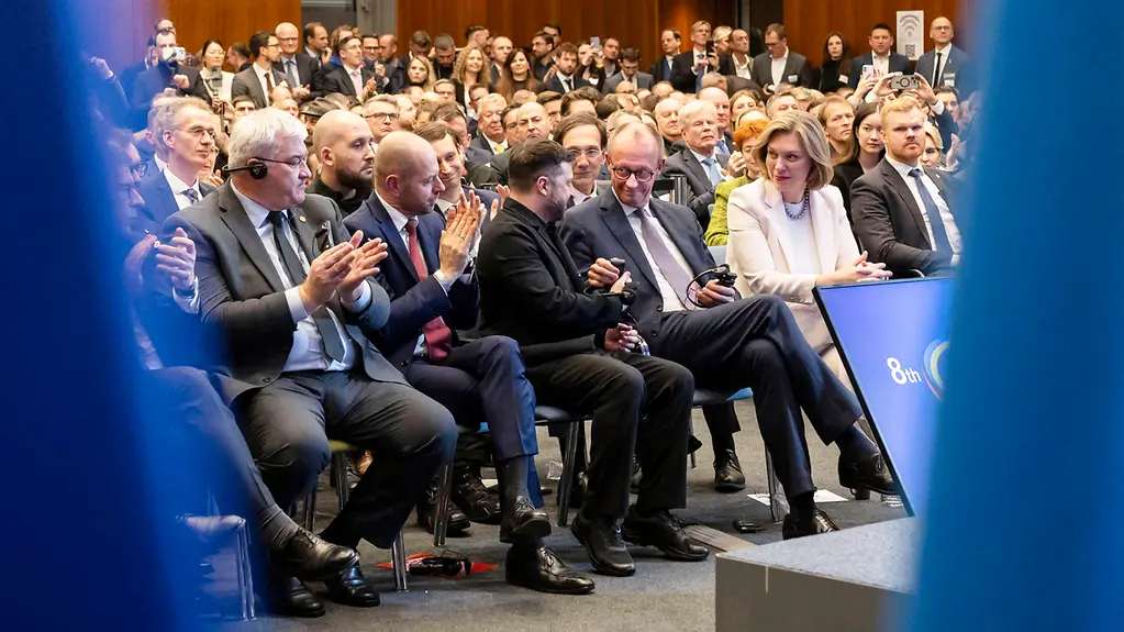 Le chancelier fédéral Friedrich Merz au côté du président ukrainien Volodymyr Zelensky