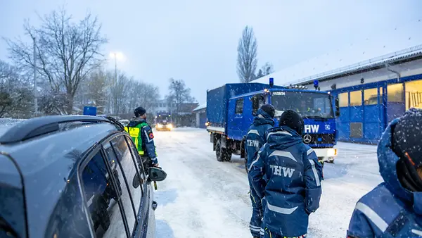 Einsatzkräfte des THW im Einsatz in Berlin nach einem Stromausfall. Technisches Hilfswerk, Ehrenamt, Freiwilligendienst