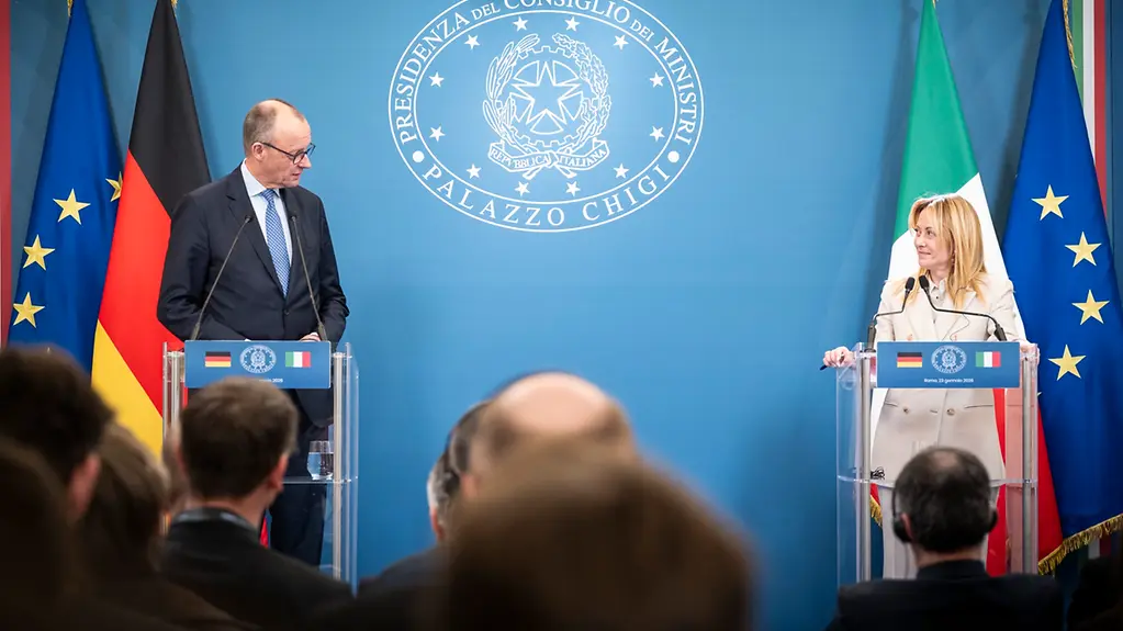 Bundeskanzler Merz und Ministerpräsidentin Meloni bei einer gemeinsamen Pressekonferenz.