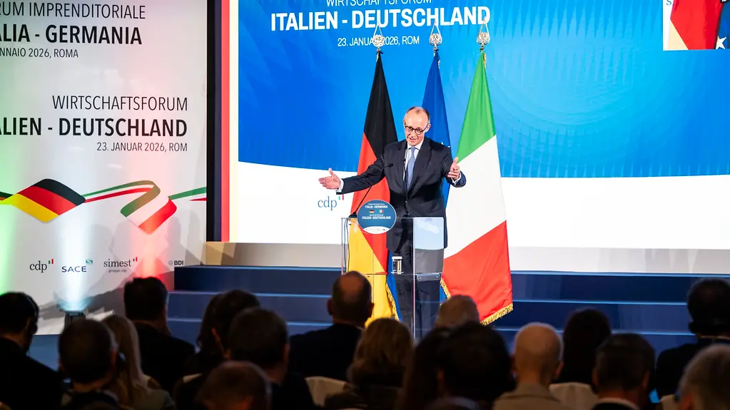 Bundeskanzler Merz bei seiner Rede beim Deutsch-Italienischen Wirtschaftsforum.