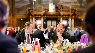 Das Foto zeigt Bundeskanzler Friedrich Merz beim Nordseegipfel in Hamburg.
