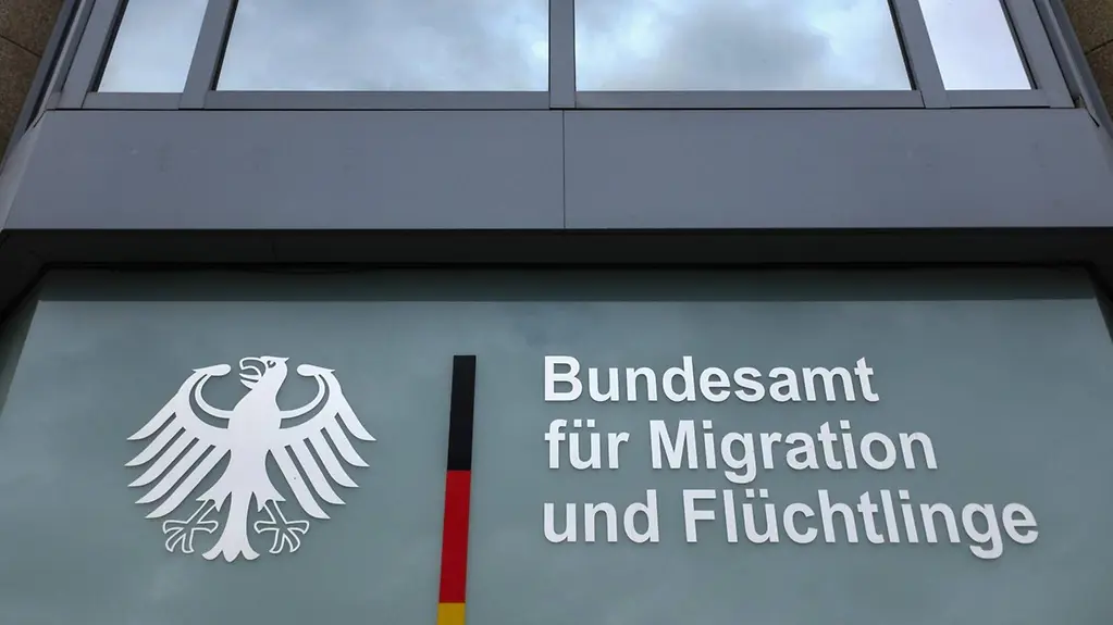 Auf dem Foto zu sehen ist das Bundesamt für Migration und Flüchtlinge in Berlin. 