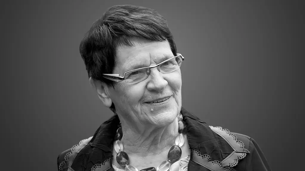 Foto von Rita Süssmuth in schwarz-weiß