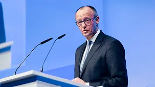 Das Foto zeigt Bundeskanzler Friedrich Merz bei der Jahreseröffnung der Deutschen Börse.