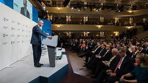 Das Foto zeigt Bundeskanzler Friedrich Merz bei der Münchner Sicherheitskonferenz.