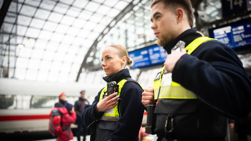 Bodycam im Einsatz bei Mitarbeitern der DB Sicherheit.