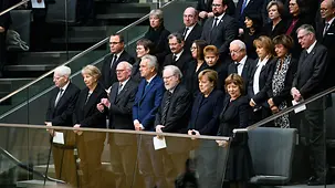 Gäste bei einem Trauerstaatsakt für Rita Süssmuth im Bundestag.