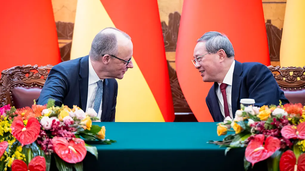 Bundeskanzler Friedrich Merz mit dem chinesische Ministerpräsident Li Qiang.