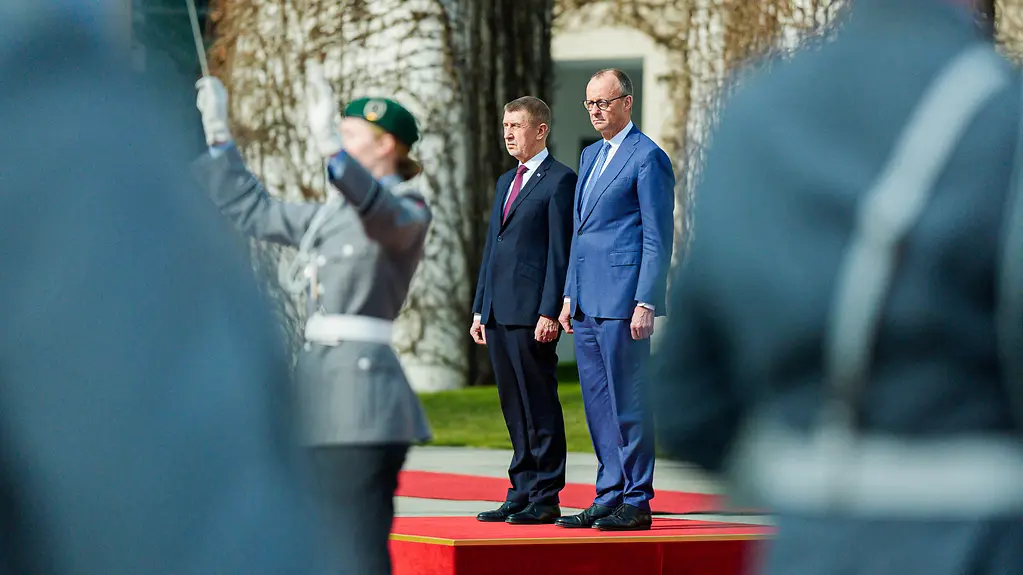 Das Foto zeigt Bundeskanzler Friedrich Merz mit Andrej Babiš, Tschechiens Ministerpräsident,, im Bundeskanzleramt.
