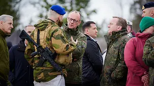 Federal Chancellor Friedrich Merz with German soldiers at NATO's Cold Response exercise.