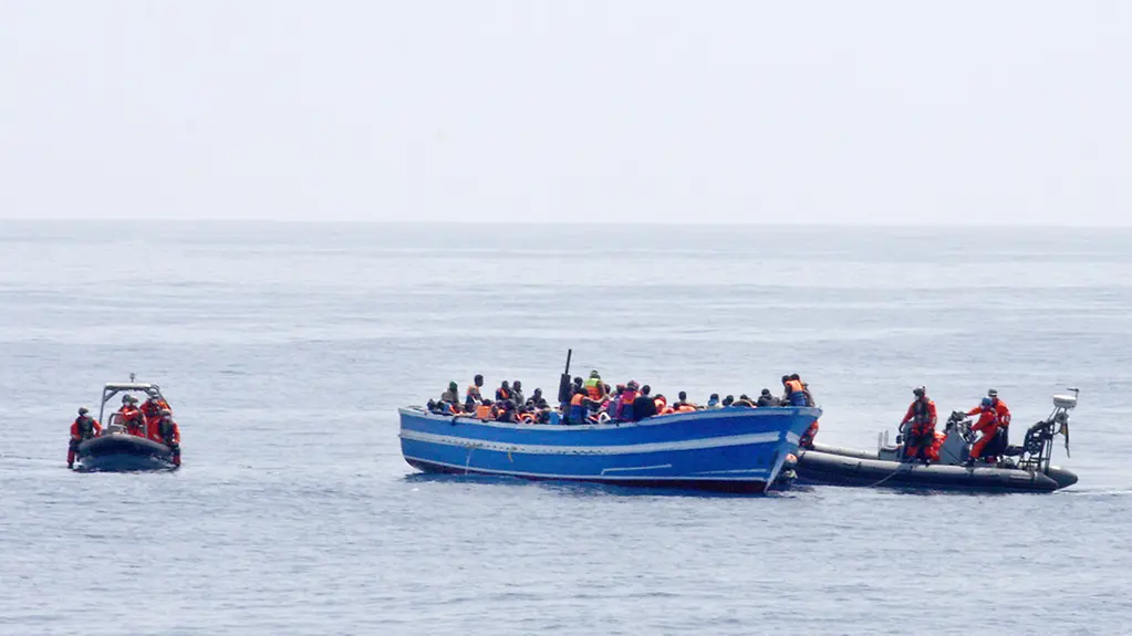 Die Fregatte Hessen hat rund 200 Schiffbrüchige im Mittelmeer aufgenommen.