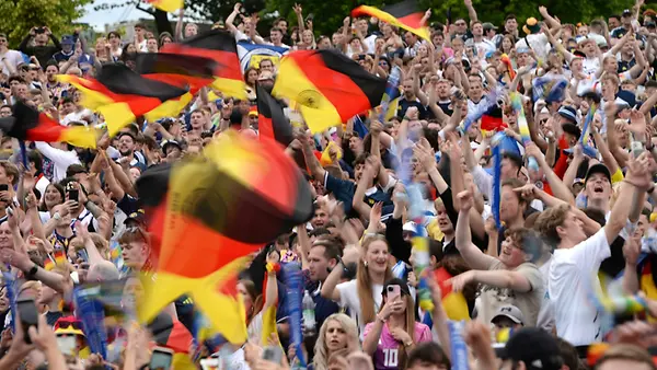 Deutsche Fußballfans jubeln