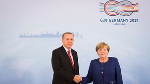 Bundeskanzlerin Angela Merkel trifft den türkischen Präsidenten Recep Tayyip Erdoğan zu einem bilateralen Gespräch.