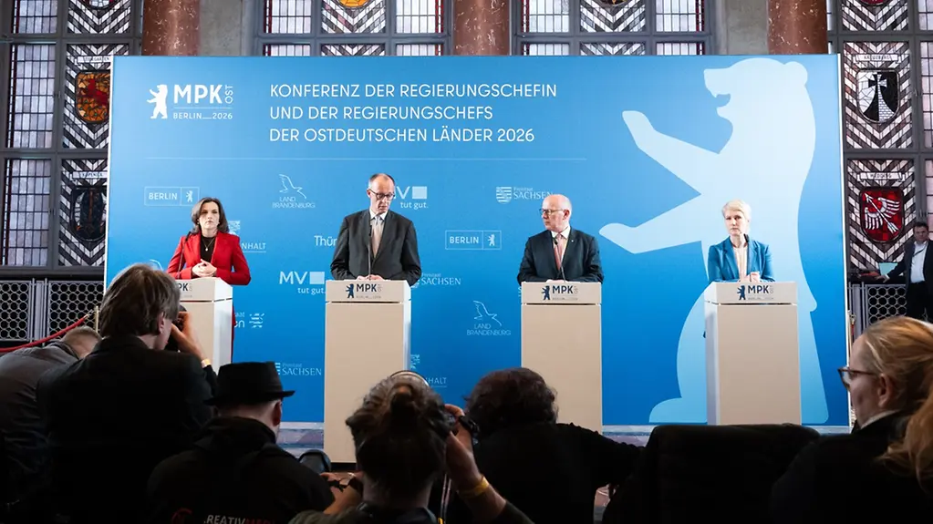Pressekonferenz nach der Ministerpräsidentenkonferenz Ost in Berlin mit Bundeskanzler Merz.