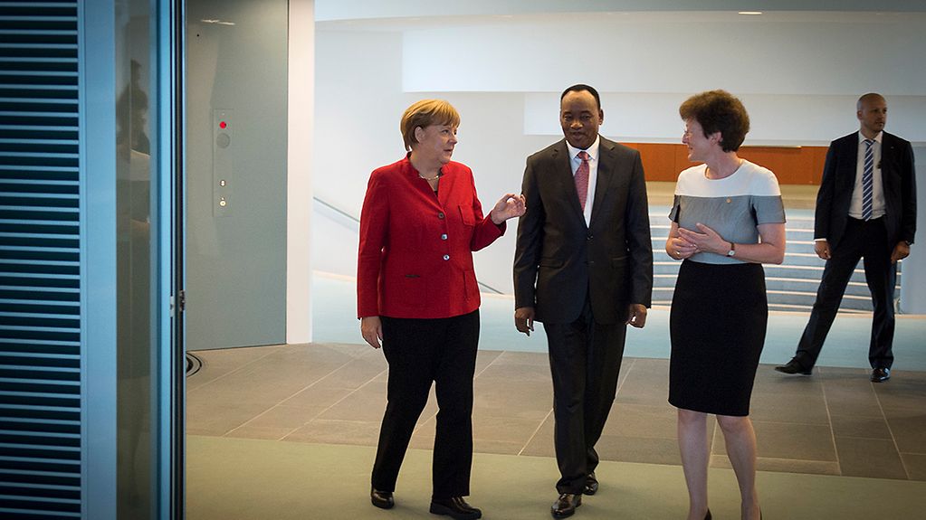 Chancellor Angela Merkel welcomes Niger's President, Issoufou Mahamadou.