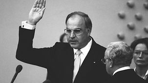 Helmut Kohl is sworn in in the German Bundestag.