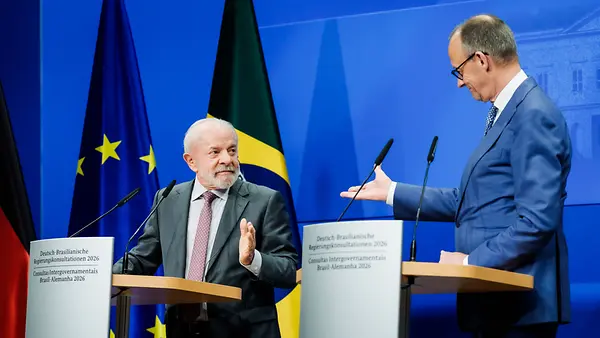 Großaufnahme Bundeskanzler Friedrich Merz und Lula da Silva, Brasiliens Präsident, bei gemeinsamer Pressekonferenz.