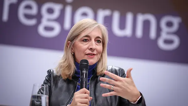ina Warken, Bundesministerin für Gesundheit, im Gespräch zum Thema "Arztpraxen, Krankenhäuser, Pflege - Wie geht’s weiter mit unserem Gesundheitssystem?"