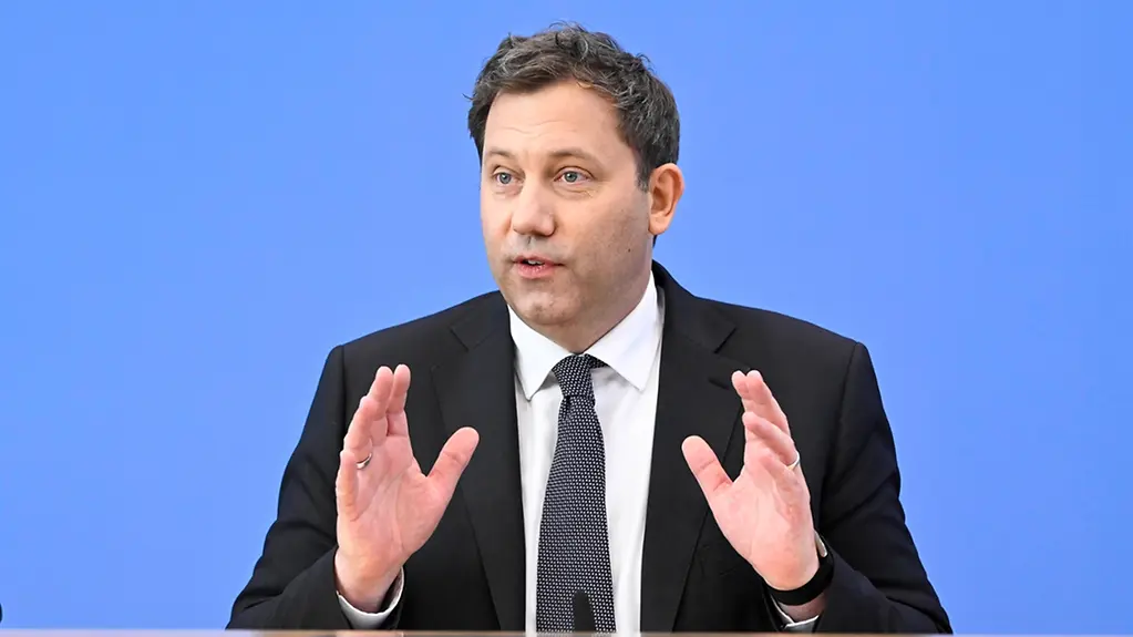 Lars Klingbeil während einer Pressekonferenz in der Bundespressekonferenz.