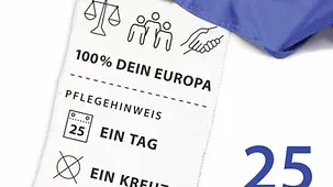 Mit dem Plakat "100 Prozent Dein Europa" gehören Lisa Pawelzik, Vanessa Müller, Lea Dietersmann, Stephan Hautzendorfer von der Fachhochschule Münster zu den Siegern