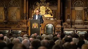 Bundeskanzler Friedrich Merz beim Überseetag im Hamburger Rathaus.