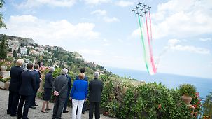 Bei einer Flugshow werden die italienischen Nationalfarben am Himmel sichtbar.