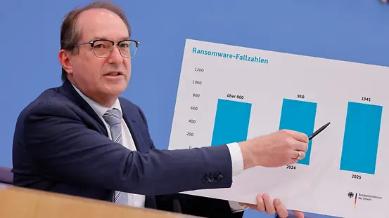 Bundesminister des Innern Alexander Dobrindt bei der Vorstellung des BKA-Bundeslagebildes Cybercrime 2025.