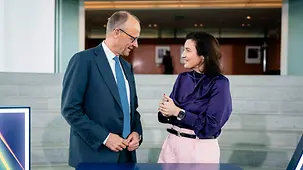 Bundeskanzler Friedrich Merz mit Dorothee Bär, Bundesministerin für Forschung, Technologie und Raumfahrt, 