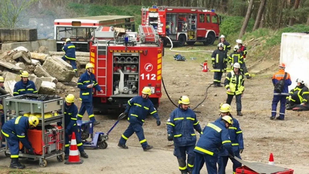 THW und Feuerwehr üben den Einsatz