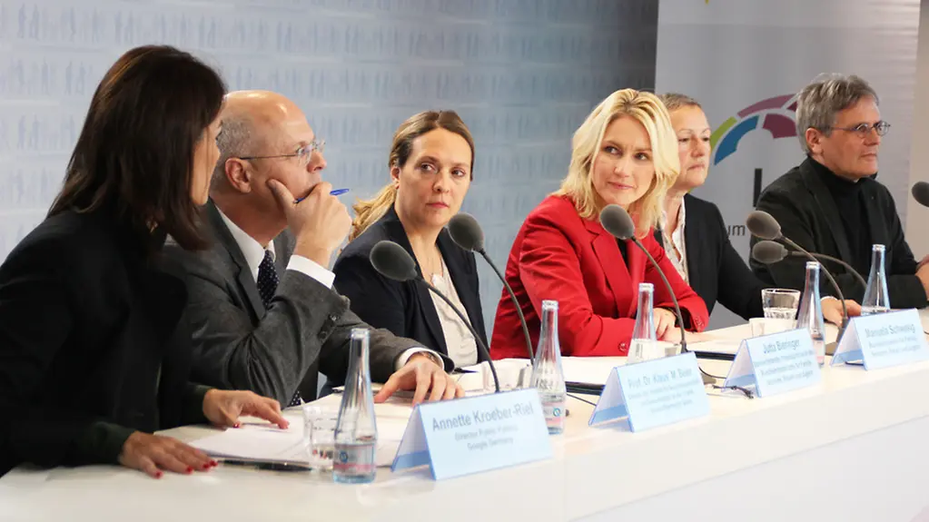 Pressekonferenz zum Thema Kinderschutz im Internet, BM Schwesig