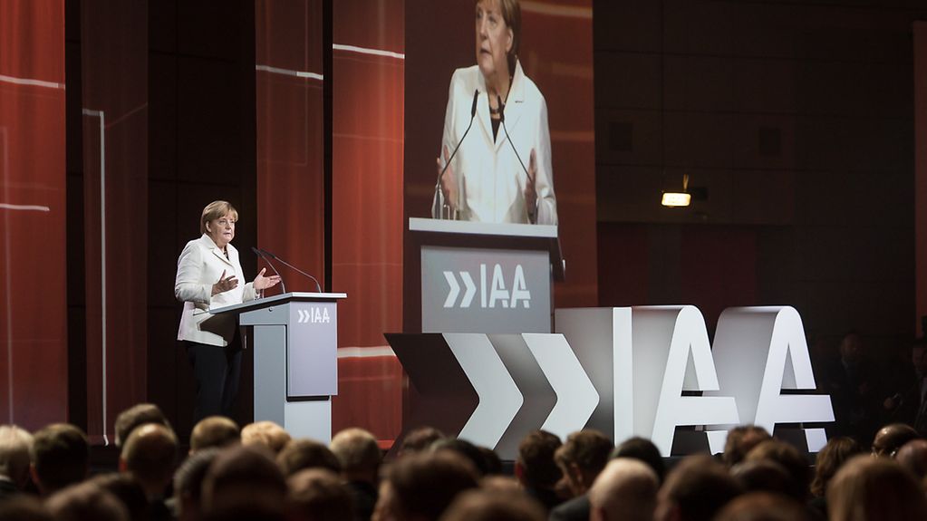 Bundeskanzlerin Angela Merkel spricht zur Eröffnung der Internationalen Automobil-Ausstellung in Frankfurt am Main.