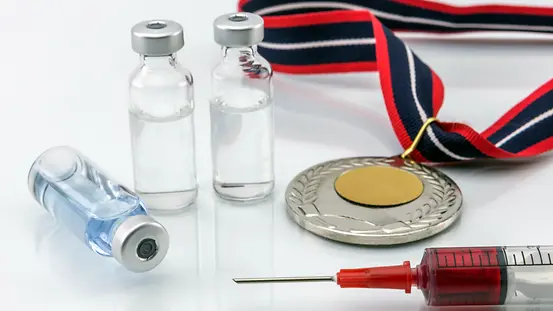 Medaille und Dopingspritze