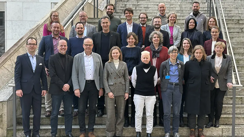 Gruppenbild Erstes Arbeitstreffen der Stakeholder am 28.02.2023 im BMI 
