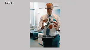 Der Ball rollt wieder. Am Sonntag gilt es für unsere Nationalmannschaft. Ein ganzes Land fiebert mit.