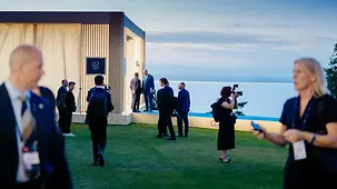 Le chancelier fédéral Friedrich Merz en conversation lors du sommet du G7.