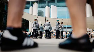 Drillteam des Wachbataillons im Bundeskanzleramt beim Tag der offenen Tür.