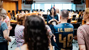 Besucherinnen und Besucher im Bundeskanzleramt beim Tag der offenen Tür.
