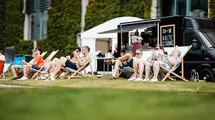 Besucherinnen und Besucher im Bundeskanzleramt beim Tag der offenen Tür.