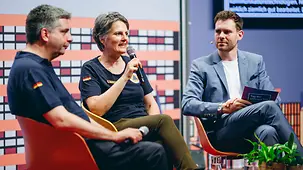 Talk mit Nathalie Schopp Sebastian Gold beim Tag der offenen Tür im Bundespresseamt.