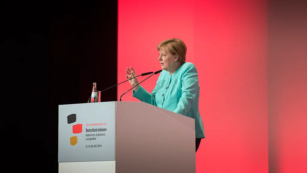 Bundeskanzlerin Angela Merkel spricht auf dem Kommunalkongress des Deutschen Städte- und Gemeindebundes.