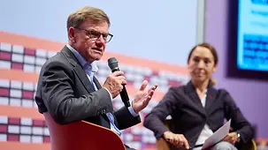 Johann Wadephul, Bundesminister des Auswärtigen, beim Tag der offenen Tür im Bundespresseamt.