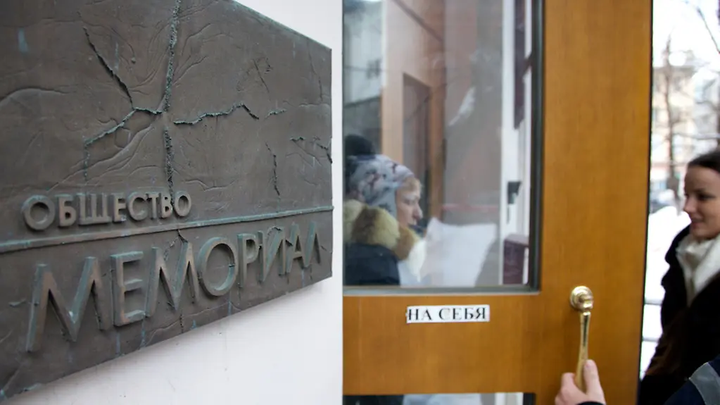 Eingang zum Büro der Menschenrechtsorganisation "Memorial" in Moskau, Russland