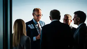 Bundeskanzler Friedrich Merz im Gespräch beim sogenannten E5-Treffen.