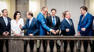 Bundeskanzler Friedrich Merz mit Mark Rutte, NATO-Generalsekretär, und weiteren Kabinettskollegen