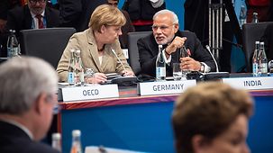 Angela Merkel s'entretient avec le premier ministre indien Narendra Damodardas Modi