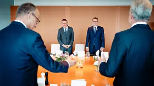 Bundeskanzler Merz empfängt den estischen Ministerpräsident Kristen Michal.