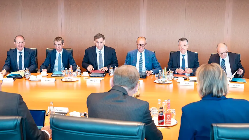Die Bundesregierung in einer Kabinettssitzung