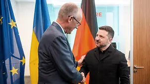 Bundeskanzler Merz und der ukrainische Präsident Selenskyi treffen sich zum Gespräch.