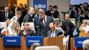Chancellor Merz with his foreign policy adviser shortly before the start of the working session